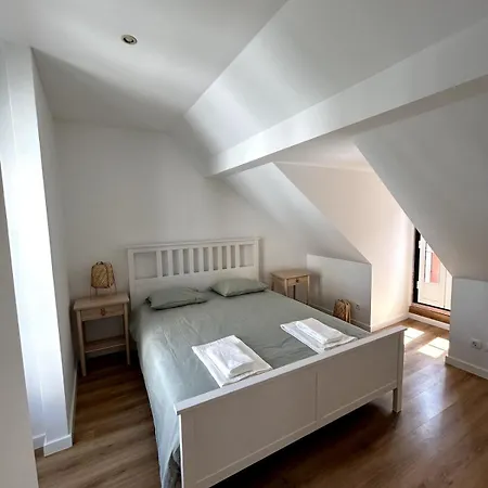 Stylish & Quite Flat In Centre - Cais Do Sodre Lizbona